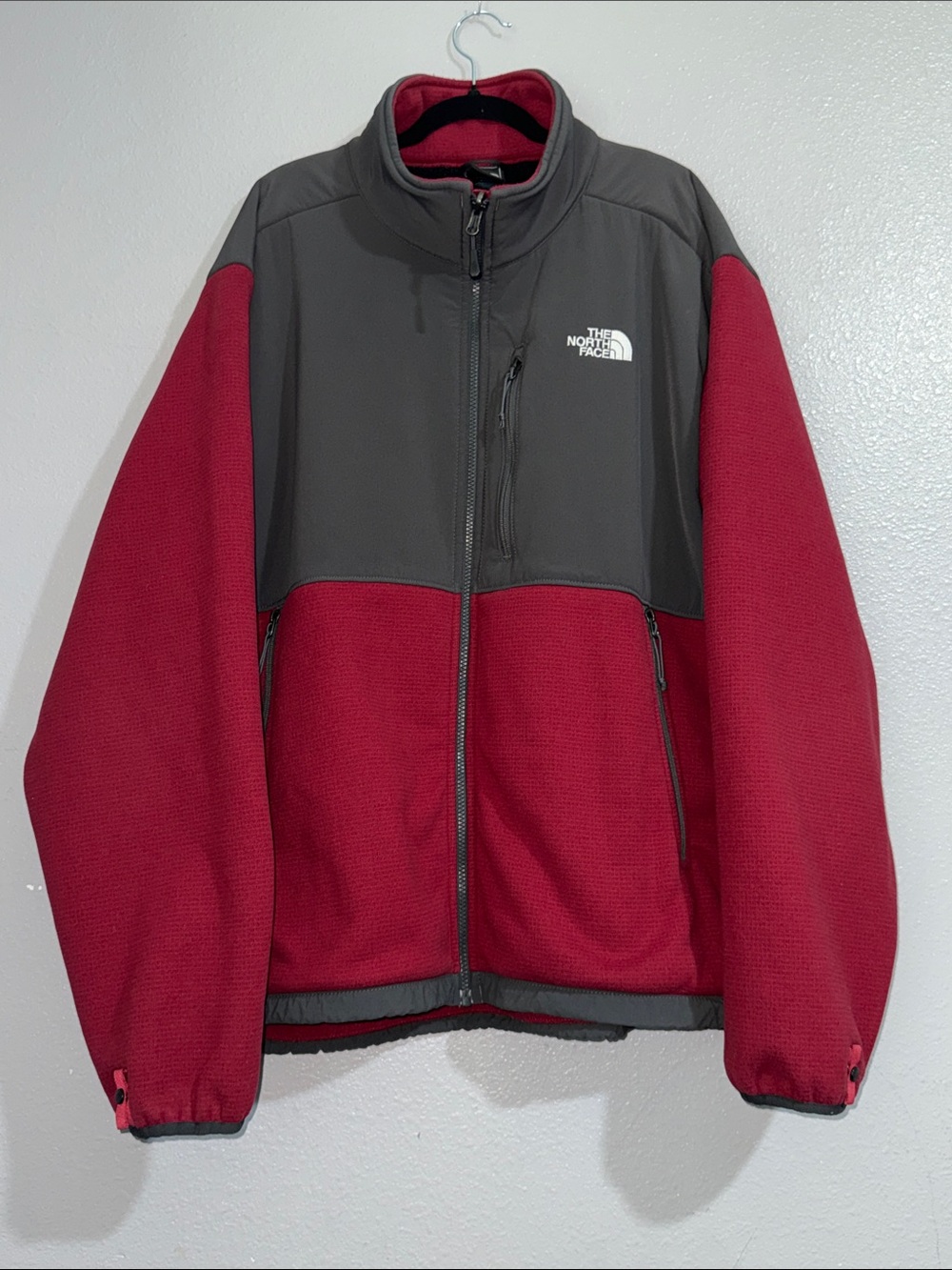 The North Face Men's Gray & burgundy Lightweight Jacket